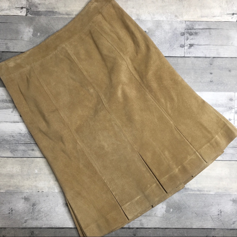 NWT Ann Taylor LOFT Suede Skirt size 6